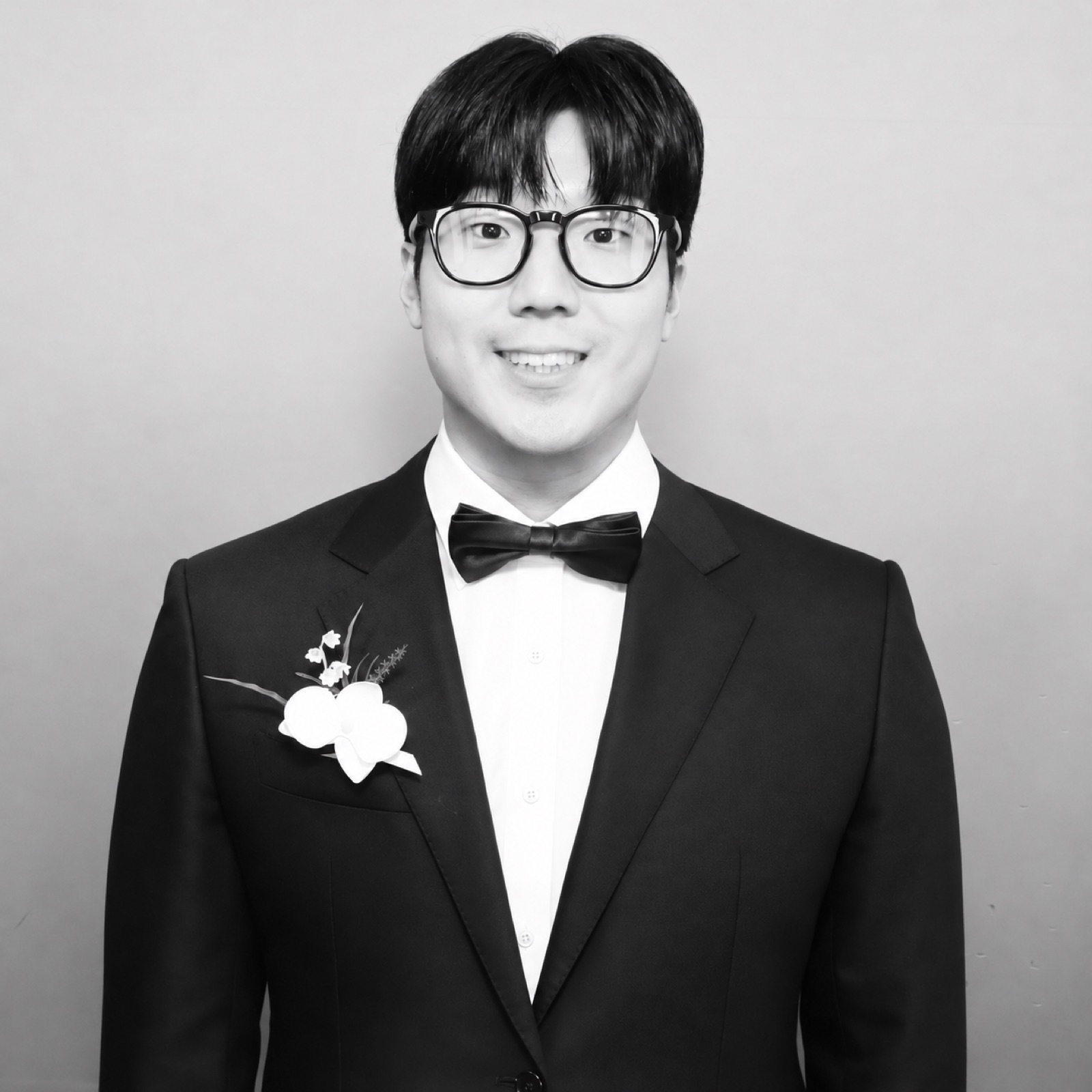신랑의 흑백 사진